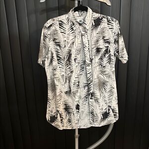 Old Navy Black and White Tropical Casual Shirt